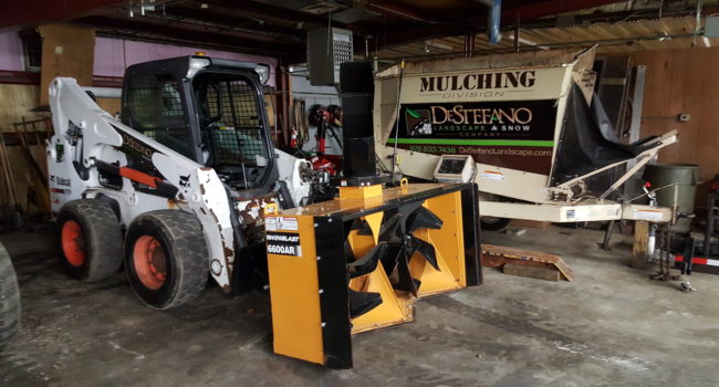 bark-mulch-installation bark-mulch-installation